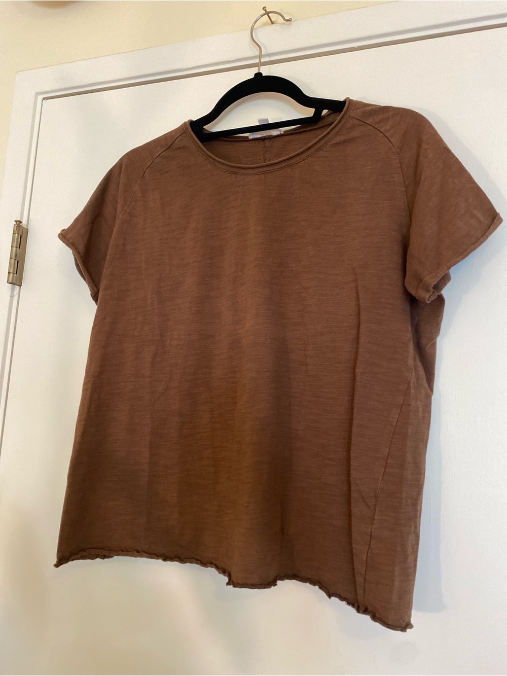 Aemi+Co Relaxed Short-Sleeve Rawhem Crewneck Tee in Brown